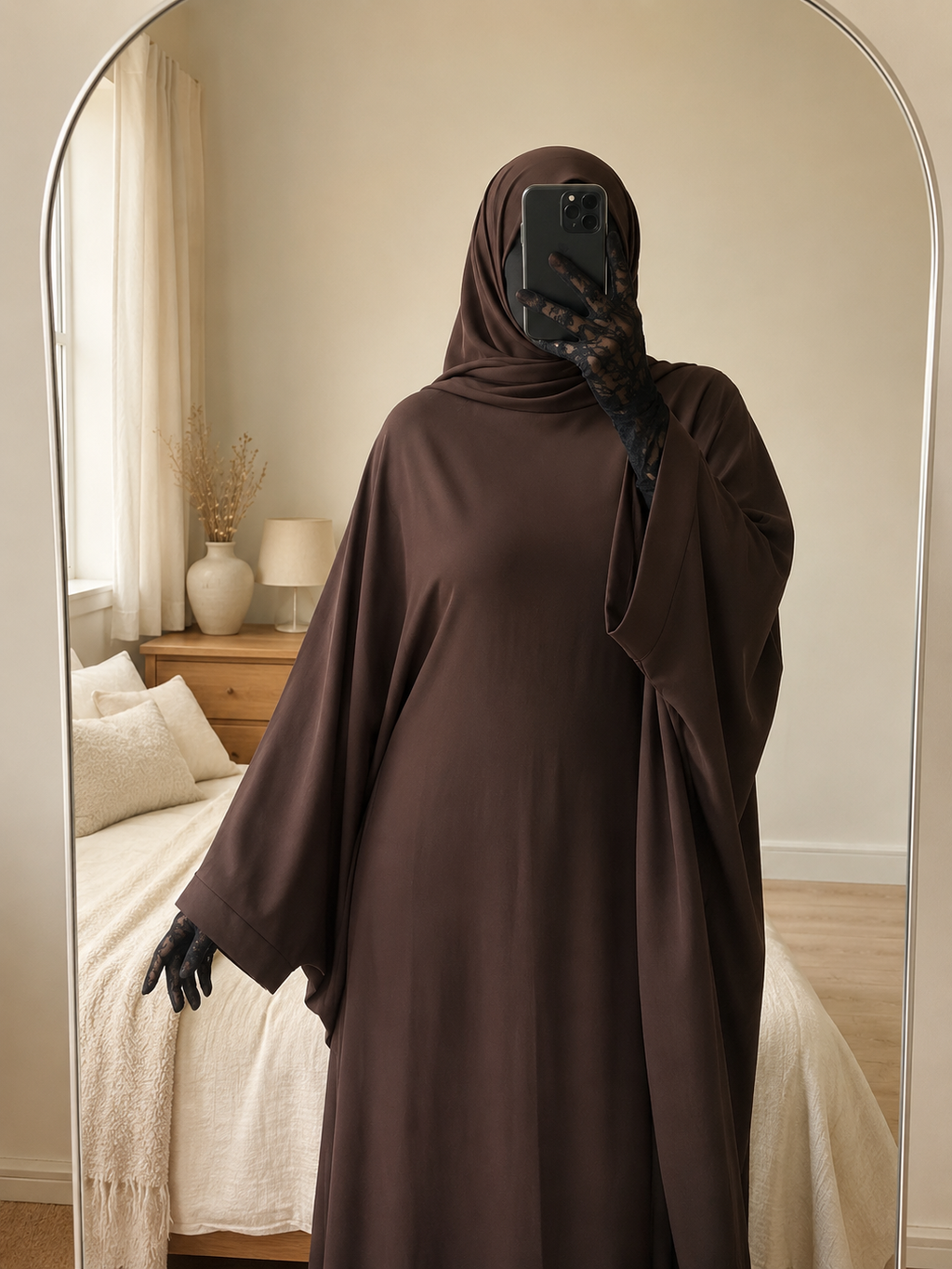 Abaya à manches papillon en soie de Médine chocolat – Amira