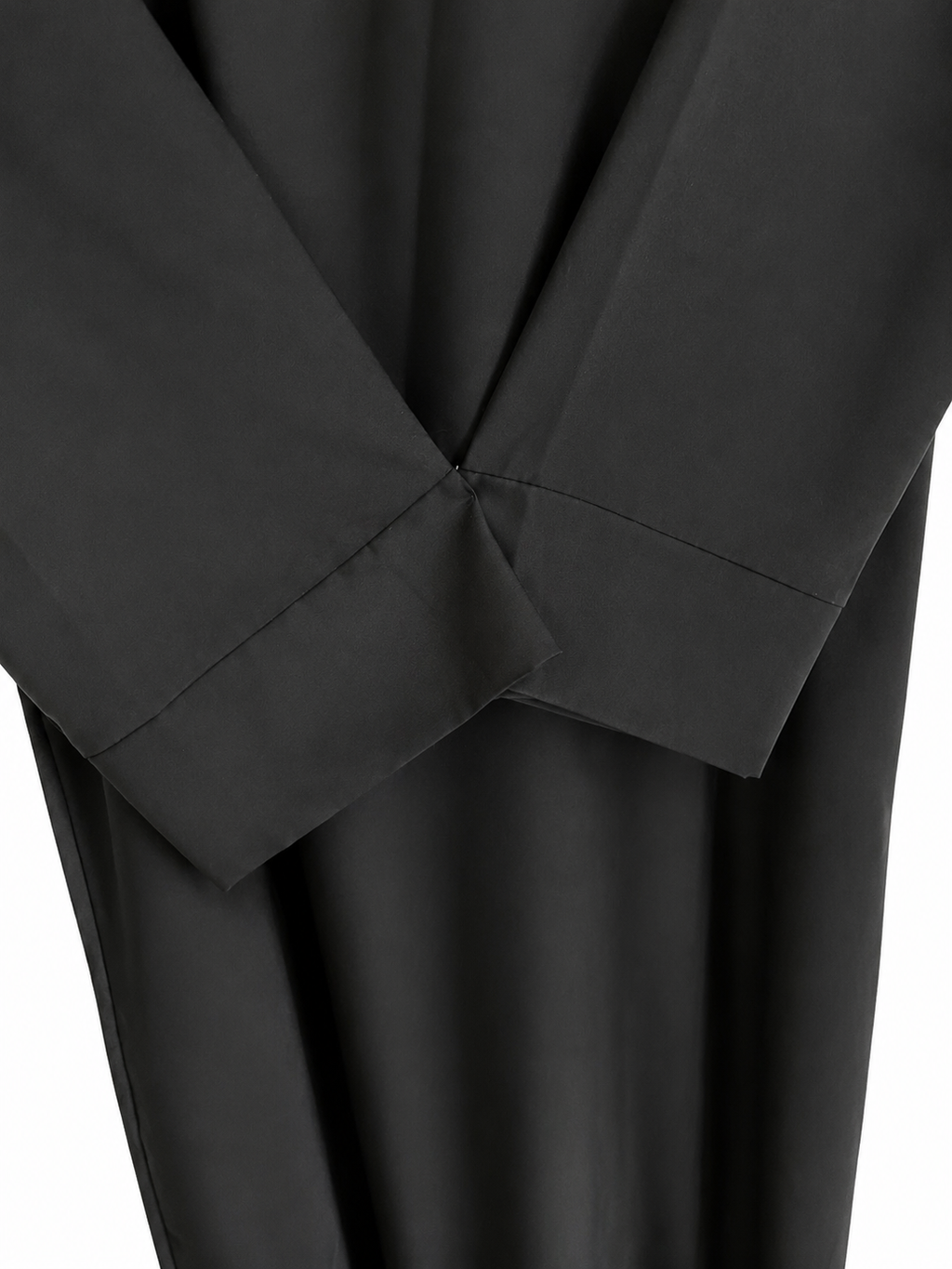 Abaya noire à manches carrées en soie de Médine – Lina