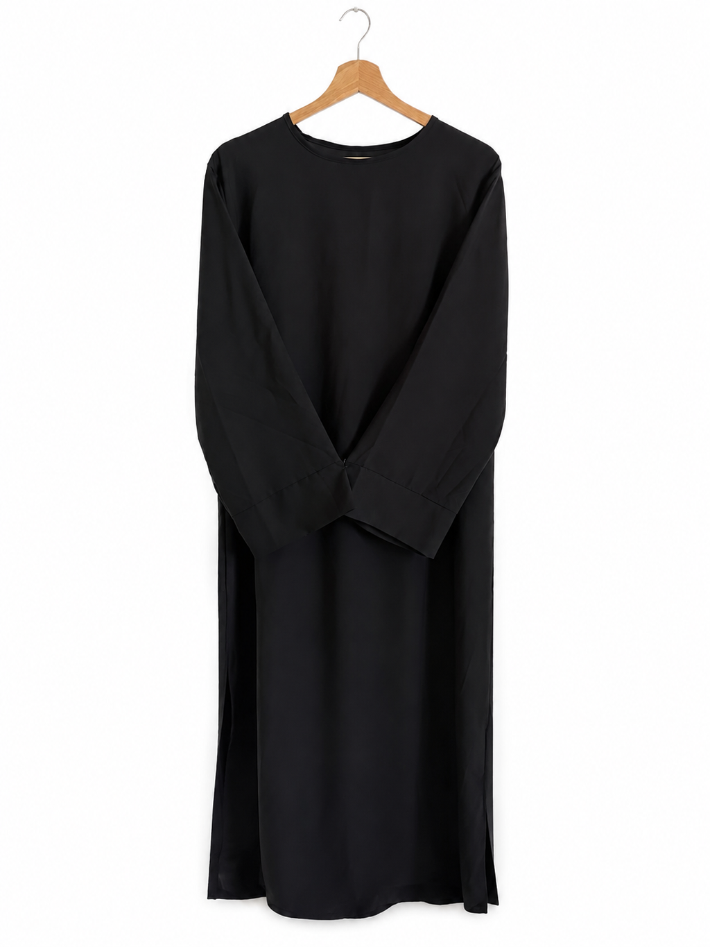 Abaya noire à manches carrées en soie de Médine – Lina